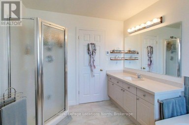 61 MARINA CRESCENT Collingwood Ontario photo 17