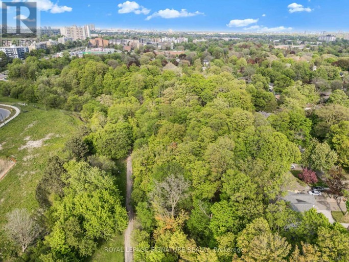 43 SAGEBRUSH LANE, Toronto (Parkwoods-Donalda), Ontario, M3A1X4