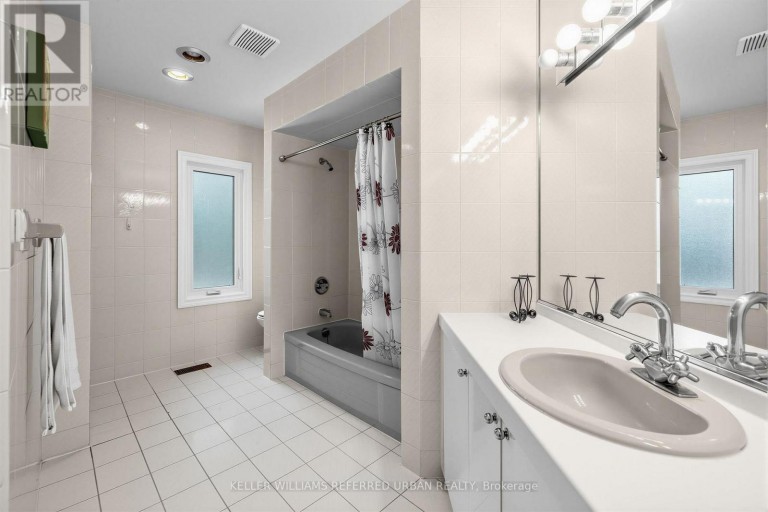 411 CUMMER AVENUE, Toronto (Newtonbrook East), Ontario, M2M2G3