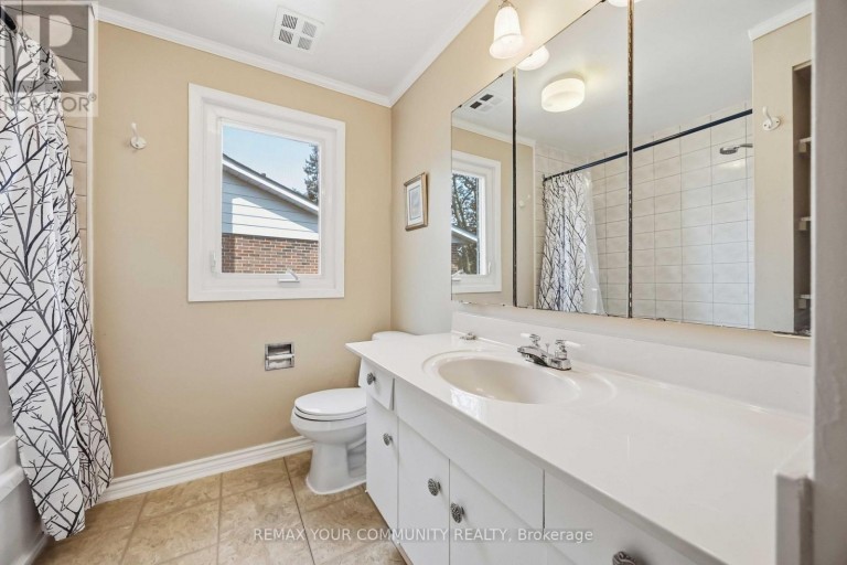 588 HUNTINGWOOD DRIVE, Toronto (L'Amoreaux), Ontario, M1W1G8