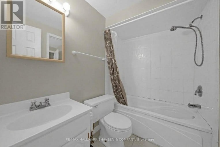 4 - 2238 UPPER MIDDLE ROAD, Burlington (Brant Hills), Ontario, L7P2Z9