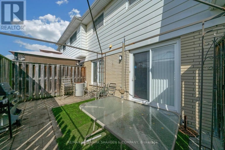 4 - 2238 UPPER MIDDLE ROAD, Burlington (Brant Hills), Ontario, L7P2Z9