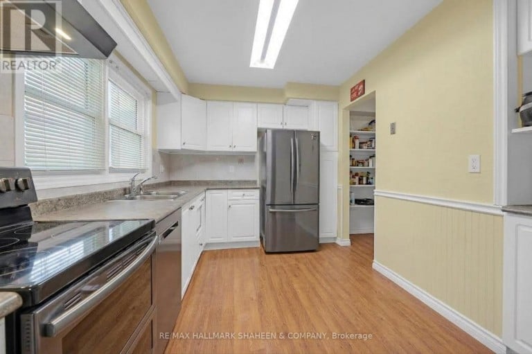 4 - 2238 UPPER MIDDLE ROAD, Burlington (Brant Hills), Ontario, L7P2Z9