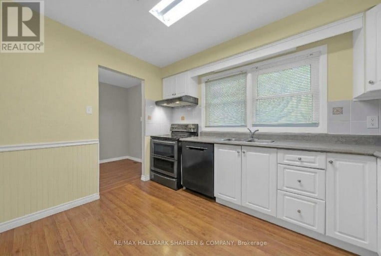 4 - 2238 UPPER MIDDLE ROAD, Burlington (Brant Hills), Ontario, L7P2Z9