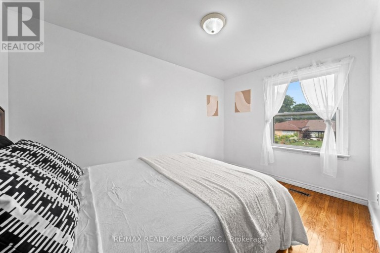 34 CATHCART CRESCENT, Brampton (Avondale), Ontario, L6T2A5