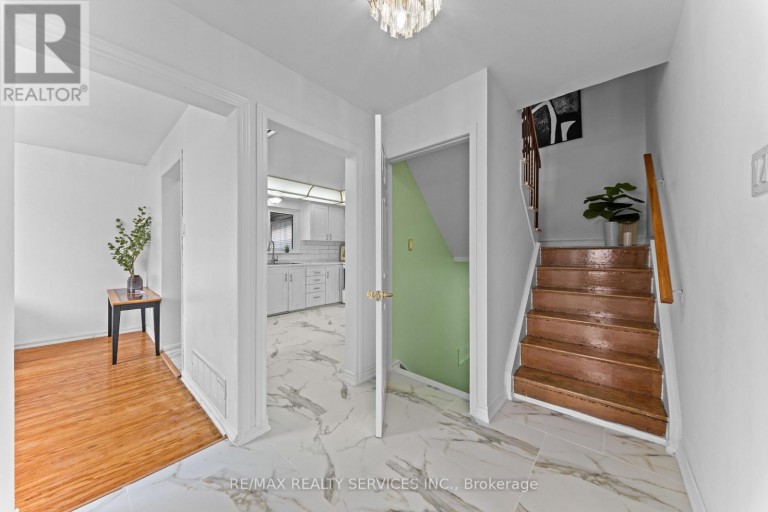 34 CATHCART CRESCENT, Brampton (Avondale), Ontario, L6T2A5
