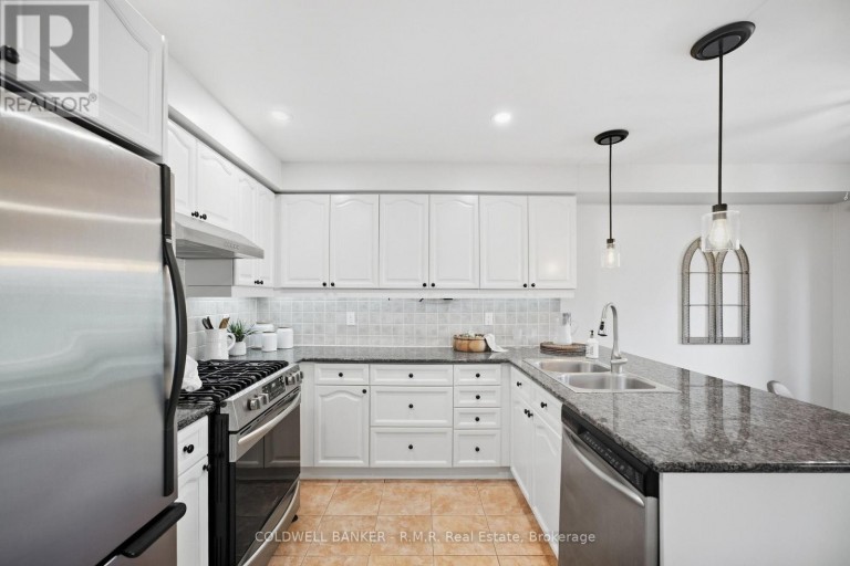 6 MERCHANTS AVENUE, Whitby (Williamsburg), Ontario, L1P1S1