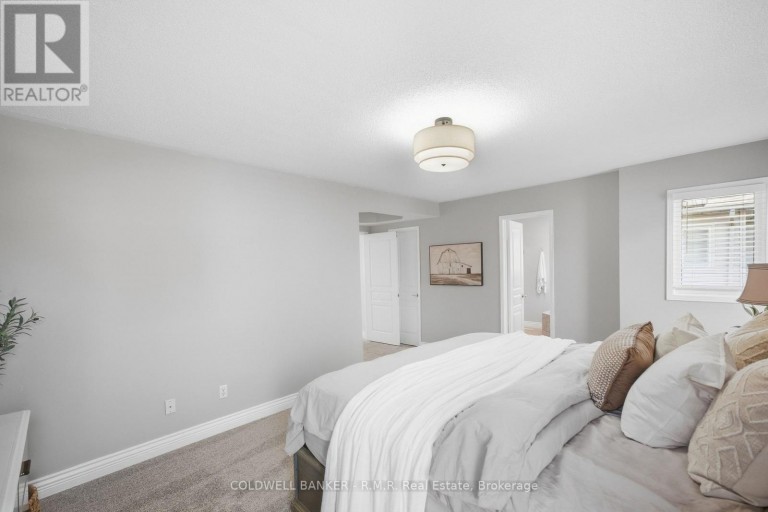 6 MERCHANTS AVENUE, Whitby (Williamsburg), Ontario, L1P1S1