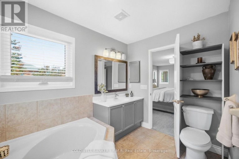 6 MERCHANTS AVENUE, Whitby (Williamsburg), Ontario, L1P1S1