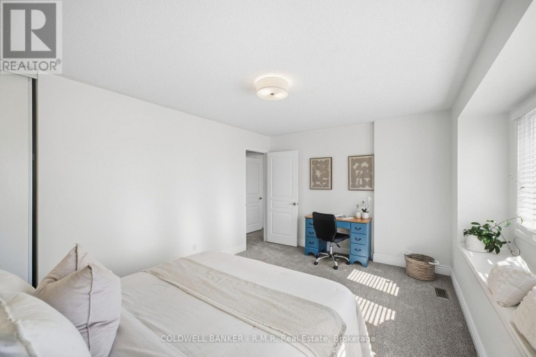 6 MERCHANTS AVENUE, Whitby (Williamsburg), Ontario, L1P1S1