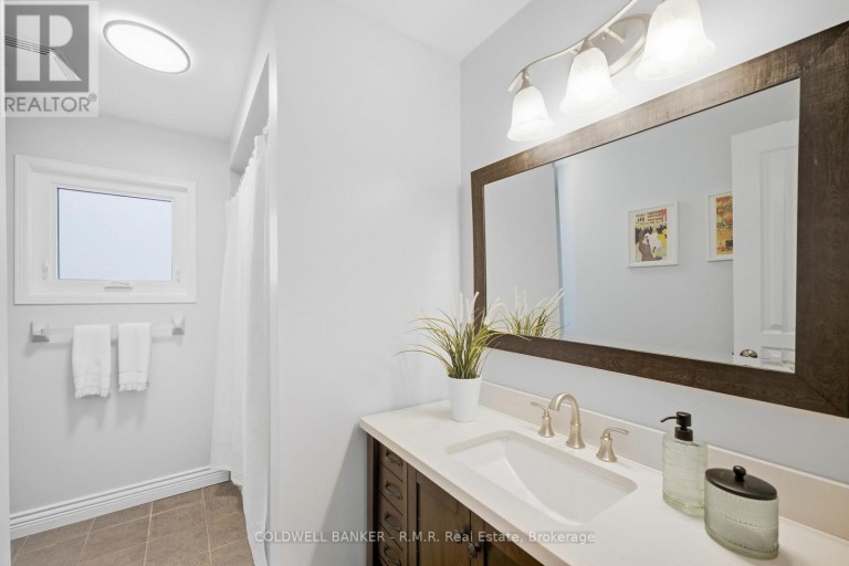6 MERCHANTS AVENUE, Whitby (Williamsburg), Ontario, L1P1S1