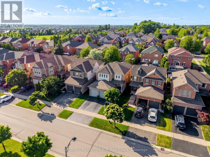 6 MERCHANTS AVENUE, Whitby (Williamsburg), Ontario, L1P1S1