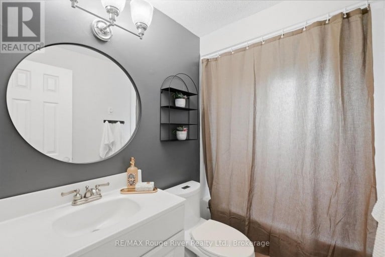 313 LUPIN DRIVE, Whitby (Downtown Whitby), Ontario, L1N1Y5