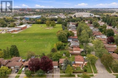 313 LUPIN DRIVE Whitby (Downtown Whitby) Ontario photo 37