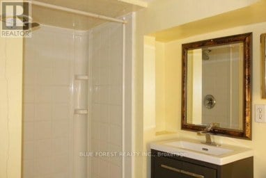 4 HENRY STREET London East (East K) Ontario photo 19