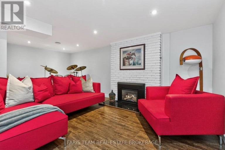 44 JEFFERY STREET, Penetanguishene, Ontario, L9M1K5