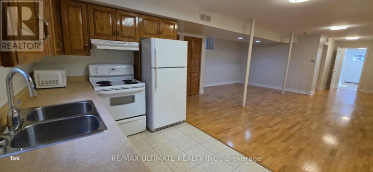 BSMT - 34 PETERBOROUGH AVENUE, Toronto (Corso Italia-Davenport), Ontario, M6H2K7