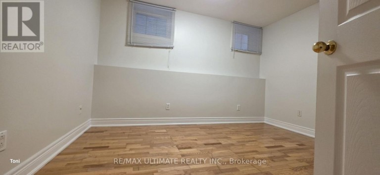 BSMT - 34 PETERBOROUGH AVENUE, Toronto (Corso Italia-Davenport), Ontario, M6H2K7