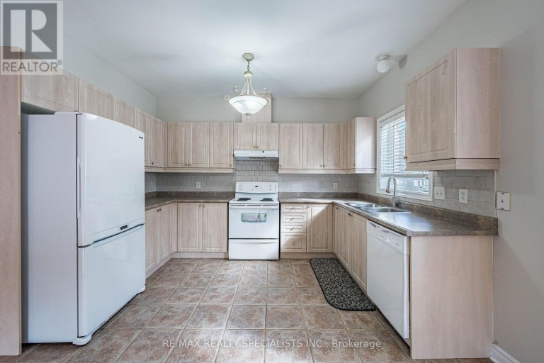 27 NAILSWORTH CRESCENT, Caledon (Caledon East), Ontario, L7C1R3