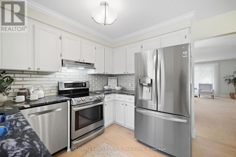 946 BEAUFORT COURT, Oshawa (Eastdale), Ontario, L1G7J8