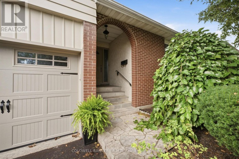 946 BEAUFORT COURT, Oshawa (Eastdale), Ontario, L1G7J8