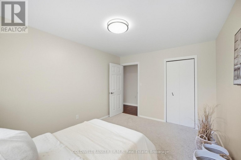 946 BEAUFORT COURT, Oshawa (Eastdale), Ontario, L1G7J8