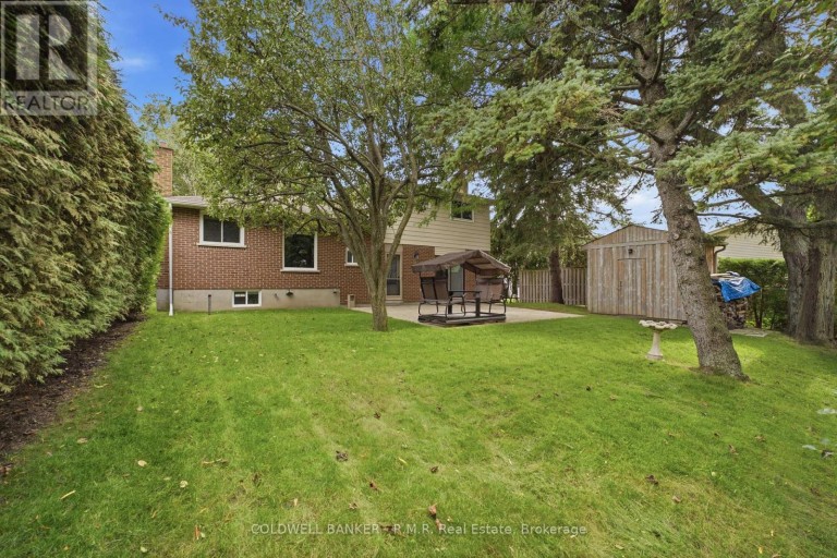 946 BEAUFORT COURT, Oshawa (Eastdale), Ontario, L1G7J8