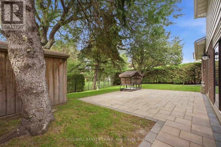 946 BEAUFORT COURT, Oshawa (Eastdale), Ontario, L1G7J8