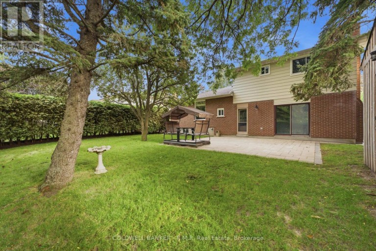 946 BEAUFORT COURT, Oshawa (Eastdale), Ontario, L1G7J8