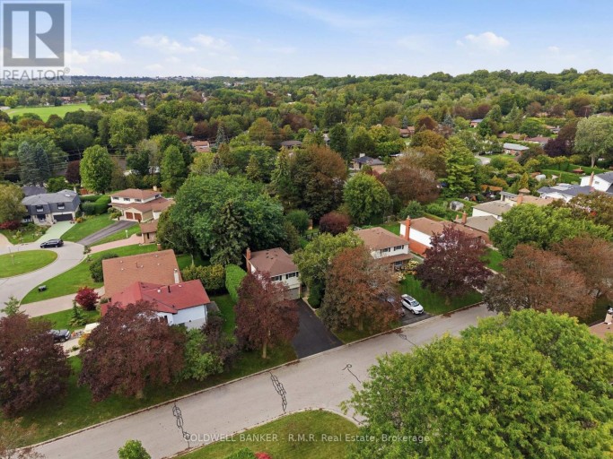 946 BEAUFORT COURT, Oshawa (Eastdale), Ontario, L1G7J8