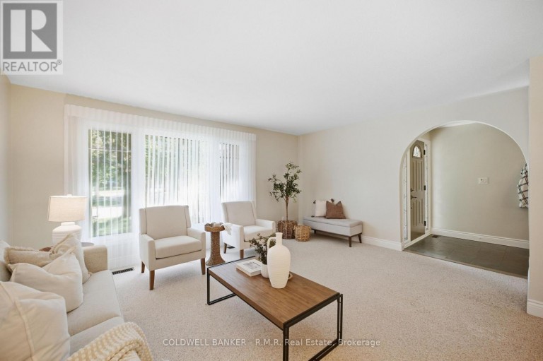 946 BEAUFORT COURT, Oshawa (Eastdale), Ontario, L1G7J8