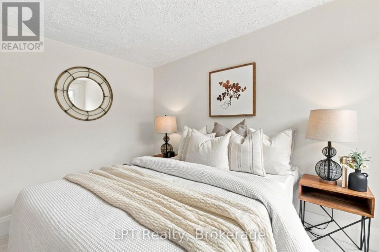 112 OLIVE AVENUE, Oshawa (Central), Ontario, L1H2P2