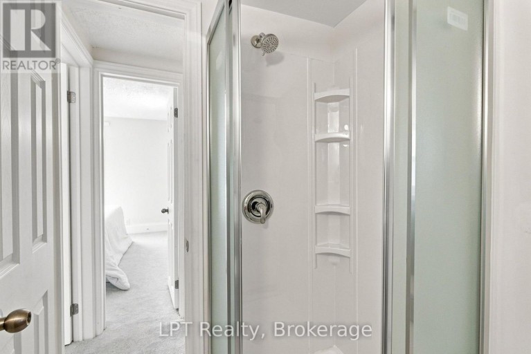 112 OLIVE AVENUE, Oshawa (Central), Ontario, L1H2P2