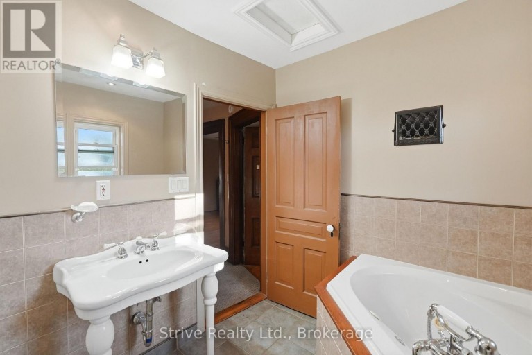 72 ELGIN STREET, Clarington (Bowmanville), Ontario, L1C3E1