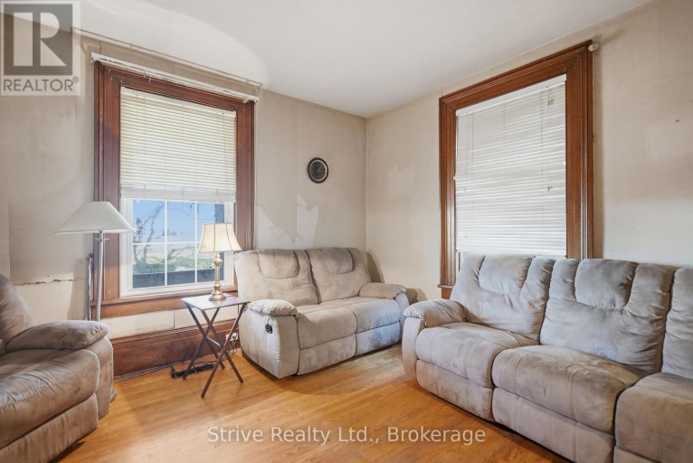 72 ELGIN STREET, Clarington (Bowmanville), Ontario, L1C3E1