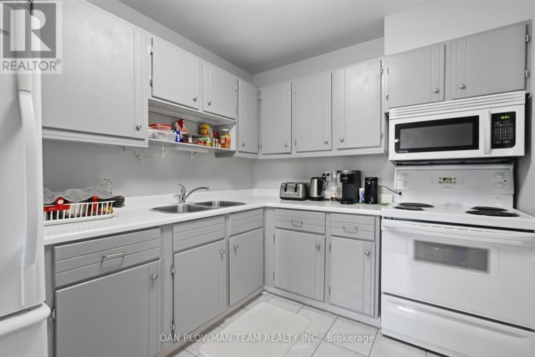 204 - 131 TAUNTON ROAD E, Oshawa (Centennial), Ontario, L1G3T8
