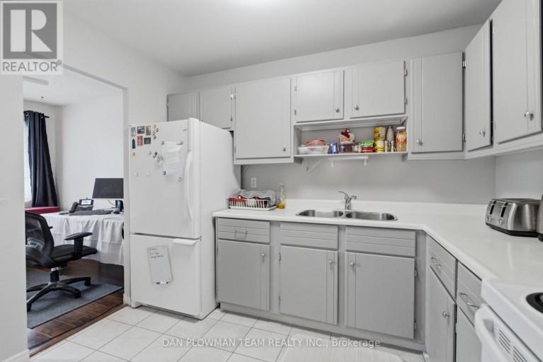 204 - 131 TAUNTON ROAD E, Oshawa (Centennial), Ontario, L1G3T8