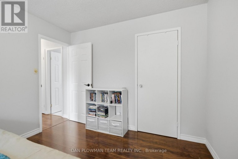 204 - 131 TAUNTON ROAD E, Oshawa (Centennial), Ontario, L1G3T8