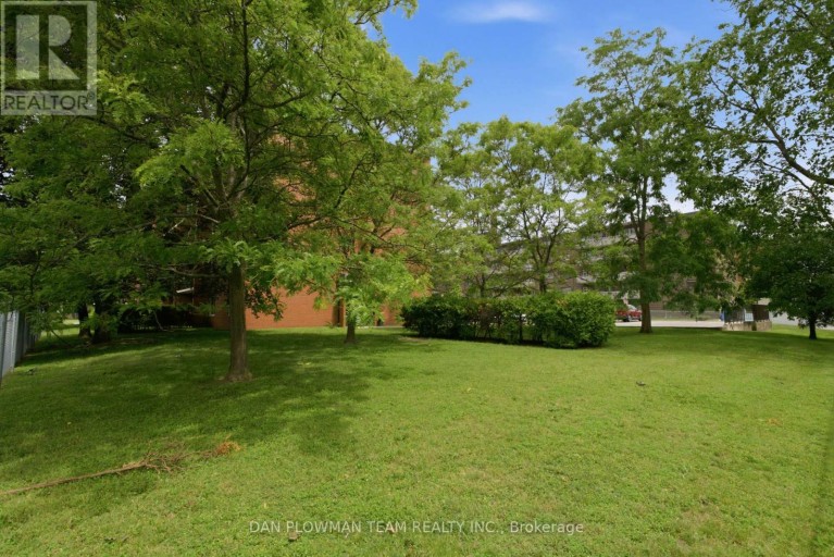 204 - 131 TAUNTON ROAD E, Oshawa (Centennial), Ontario, L1G3T8