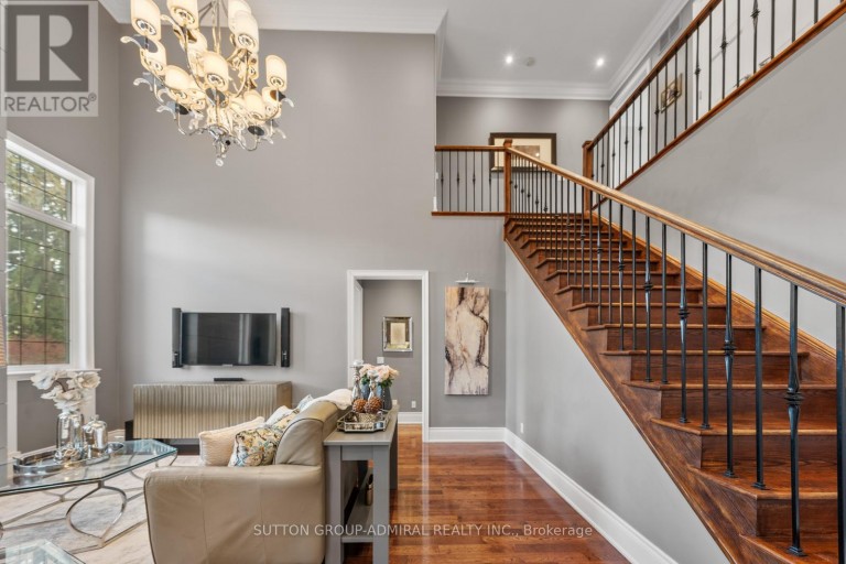 9 CHESHIRE DRIVE, Toronto (Princess-Rosethorn), Ontario, M9B2N7