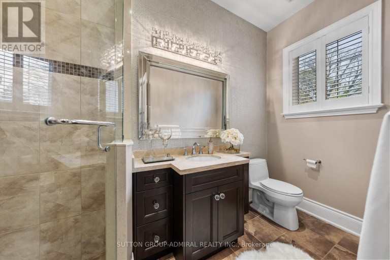 9 CHESHIRE DRIVE, Toronto (Princess-Rosethorn), Ontario, M9B2N7