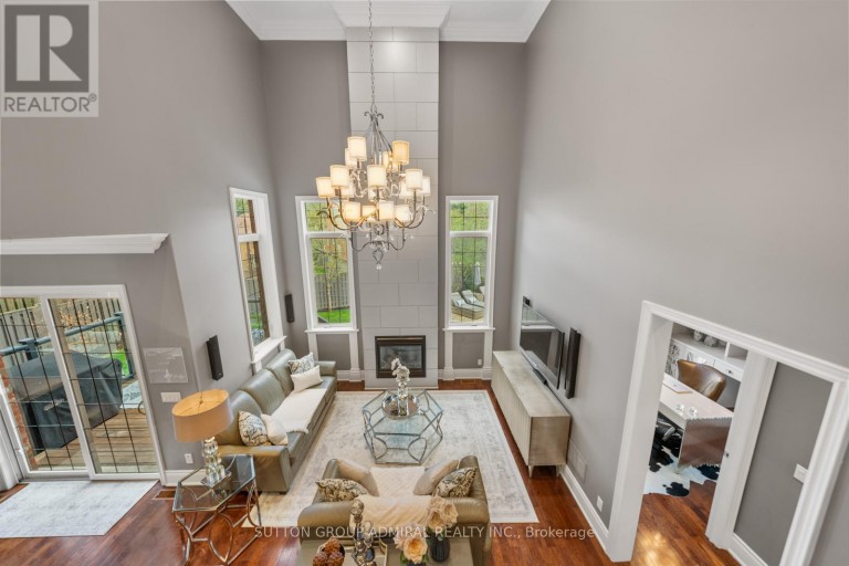 9 CHESHIRE DRIVE, Toronto (Princess-Rosethorn), Ontario, M9B2N7