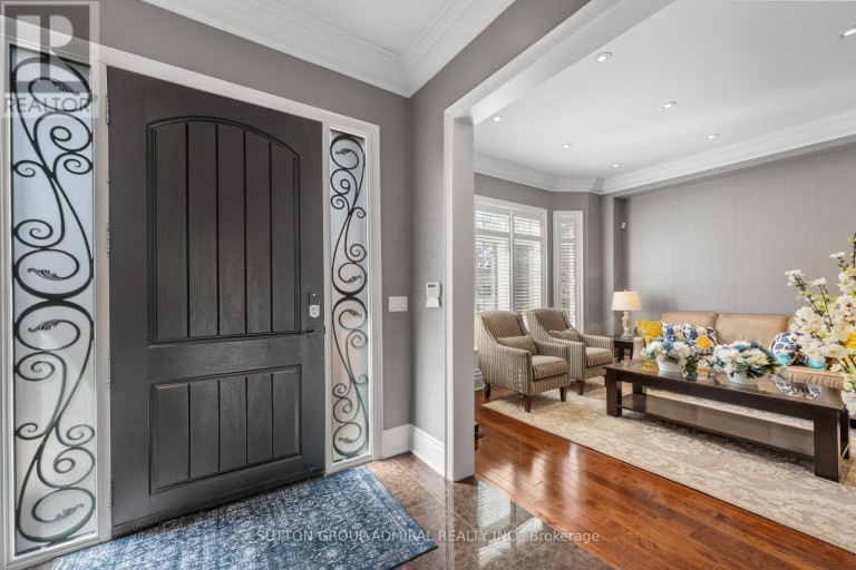 9 CHESHIRE DRIVE, Toronto (Princess-Rosethorn), Ontario, M9B2N7
