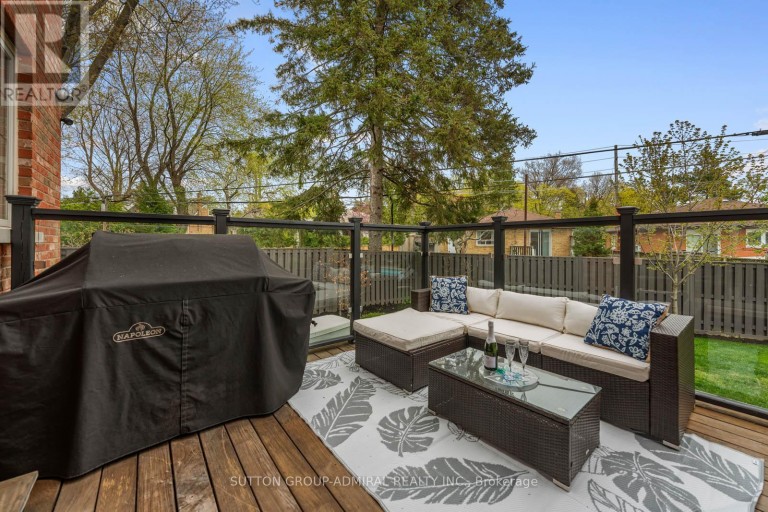 9 CHESHIRE DRIVE, Toronto (Princess-Rosethorn), Ontario, M9B2N7