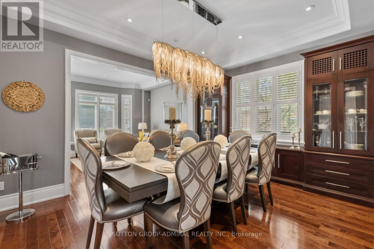 9 CHESHIRE DRIVE, Toronto (Princess-Rosethorn), Ontario, M9B2N7