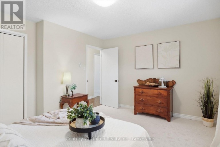 202 - 2406 MOUNTLAND DRIVE, Peterborough (Monaghan Ward 2), Ontario, K9K2E1