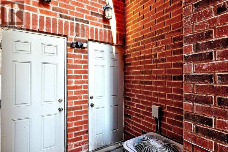 30 SPRUCE PINE CRESCENT, Vaughan (Patterson), Ontario, L6A4T3