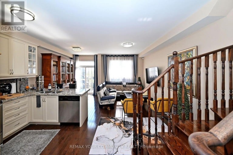 30 SPRUCE PINE CRESCENT, Vaughan (Patterson), Ontario, L6A4T3