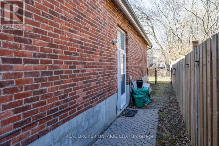 18 CONCESSION STREET W, Clarington (Bowmanville), Ontario, L1C1Y5