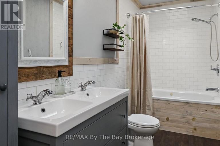 2 RED OAK DRIVE, Wasaga Beach, Ontario, L9Z1J5